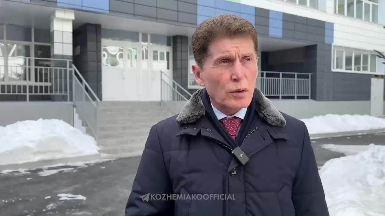 Олег Кожемяко проверил строительство школы и моста в Уссурийске