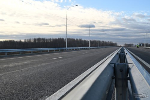 Свердловский губернатор про безопасность на дорогах В этом году мы завершили все дорожные работы 40 км дорог отремонтировано Порядка 1500 дорожных знаков поменяли Мы договорились с коллегами что в местах концентрации ДТП устраним нарушения ю восстановили 380 пешеходных переходов На следующий год дорожный фонд сформирован в размере 40 млрд рублей Подписаться на Уральский меридиан