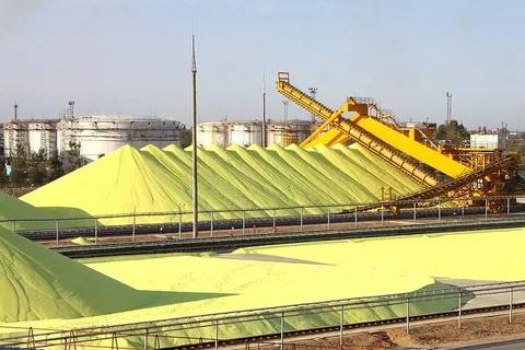 Продлен запрет на вывоз отдельных видов серы Правительство РФ постановило продлить временный запрет на вывоз отдельных видов серы до 31 марта 2026 г включительно Прстановление вступает в силу со дня следующего за днем его официального опубликования Постановление Правительства Российской Федерации от 29 12 2025 2193 О внесении изменения в постановление Правительства Российской Федерации от 1 ноября 2025 г 1730