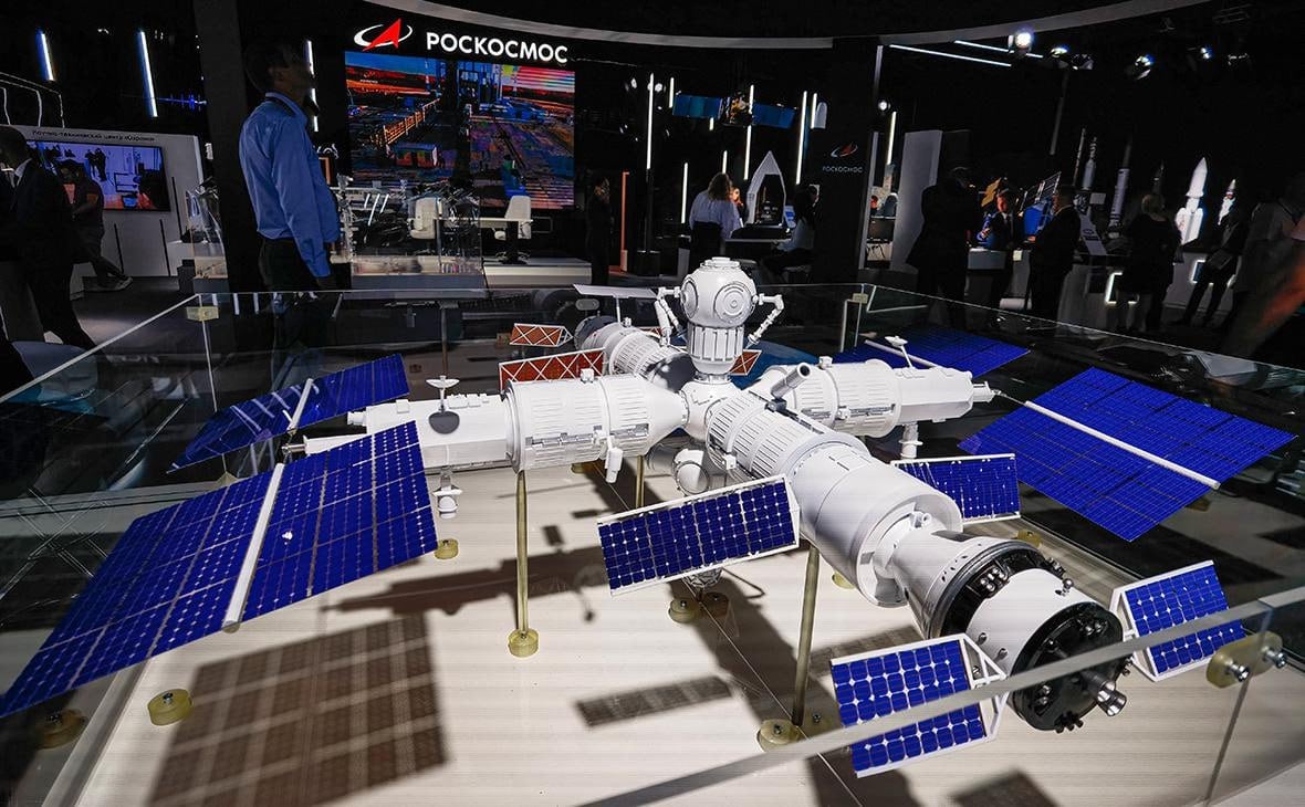 В «Роскосмосе» заявили о планах развивать космический туризм Площадкой для этого может стать Российская орбитальная станция. Её первые модули должны быть развёрнуты на околополярной орбите в 2027 году, сообщил глава госкорпорации Дмитрий Баканов. Также РФ планирует развернуть на орбите более 100 спутников для управления БПЛА. Аппараты разместят в рамках национального проекта, сообщил глава госкорпорации Дмитрий Баканов. Министерство финансов РФ одобрило финансирование нацпроекта по освоению космоса в размере 4,5 трлн рублей. Подпишись на «Говорит Москва»