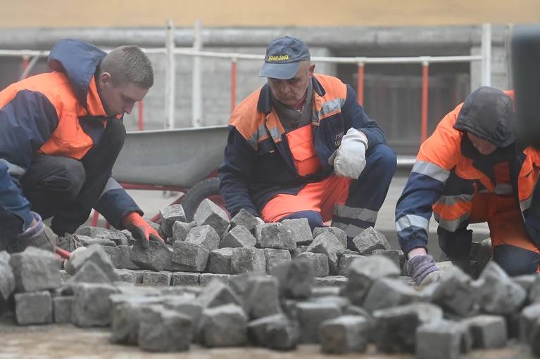 Патент для мигрантов в Петербурге и Ленобласти подорожает до 8 тысяч рублей Новую единую стоимость патента на работу иностранцев в Петербурге и Ленобласти установили с 1 января 2026 года Ежемесячный платеж составит 8 тысяч рублей что на 2 тысячи рублей выше Повышение связано с ежегодной индексацией Алексей Булатов Читай нас в MAX Читай нас в Telegram