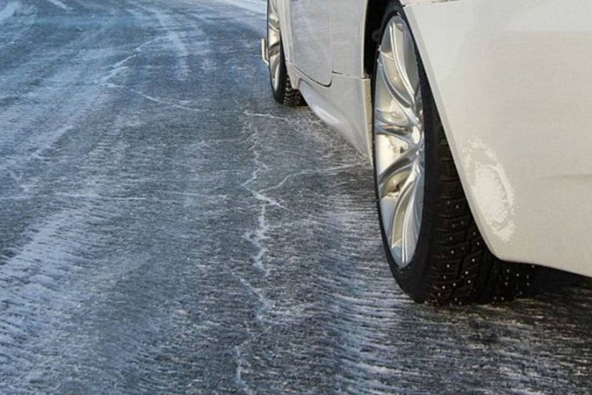 Из за непогоды закрыты участки автотрасс в Алматинской и Жамбылской областях КазАвтоЖол сообщил о временном ограничении движения транспорта в двух регионах страны из за ухудшения погодных условий передает BAQ KZ С 20 00 5 ноября в Алматинской области закрыт участок автодороги Алматы Шелек Хоргос с 48 по 118 км от поселка Жанашар до поселка Лавар Открытие движения планируется 6 ноября в 08 30 В Жамбылской области с 21 00 5 ноября ограничено движение всех видов транспорта на участке трассы Мартук Актобе Карабутак Кызылорда Шымкент Тараз Кордай Алматы Хоргос граница КНР с 159 по 238 км новый обход перевала Кордай Объезд осуществляется через старый перевал Движение планируют возобновить 6 ноября в 09 00