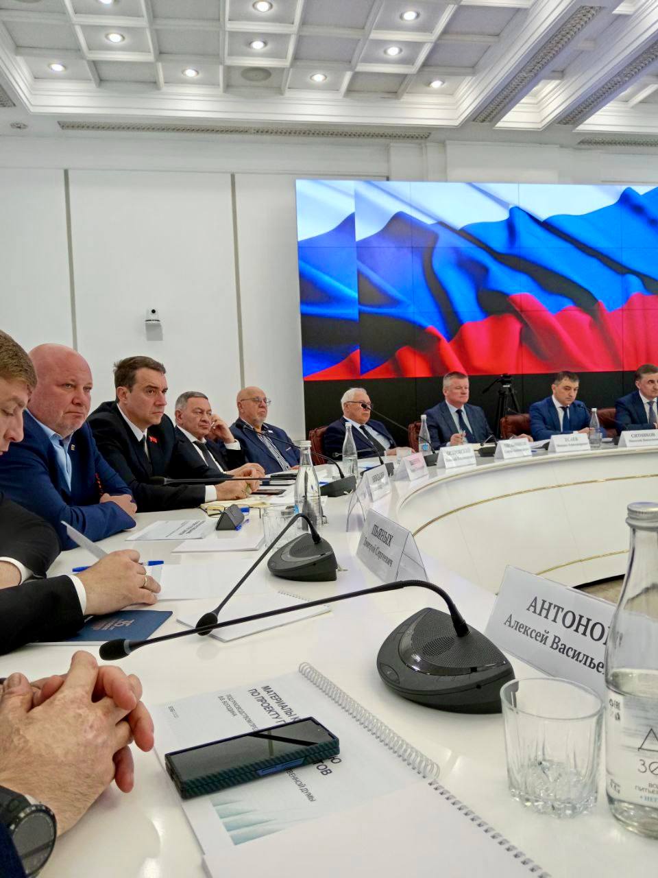 Сегодня состоялось рабочее совещание по проекту ГЭТ в г.Саратове под руководством Председателя Государственной Думы В.В. Володина, на котором присутствовали и мы с руководителем фракции КПРФ в областной Думе А.Ю. Анидаловым. Подведены итоги запуска трамваев по маршрутам № 8 и 9. Мы с коллегами проехали за праздники по этим направлениям, составили отчёт по каждому маршруту, недоделкам и качеству предоставляемых услуг. Материалы передала Губернатору, чтобы можно было сверить информацию с разных источников. Разговор шёл о реализации конкретного проекта скоростного трамвая, а также о перспективах дальнейшего расширения трамвайной сети и реконструкций существующих депо в Заводском и Кировском районах. Вячеслав Володин раскрыл замыслы и просьбы ветеранов отрасли, которые десятки лет трудились в системе ГЭТ. Задумки интересные, но главное сейчас завершить начатое и уложиться в обозначенные сроки. ‼ За счёт непрофессионализма ряда подрядчиков значительно сместились сроки сдачи объектов. Вот, например, по маршруту № 6 сдачу перенесли на 1 июля, хотя обещали в апреле. Что ж, Саратову не привыкать ждать выполнения обещаний. Москвичи подвели и под угрозу поставили реализацию огромного важного проекта. Будем надеяться на лучшее!