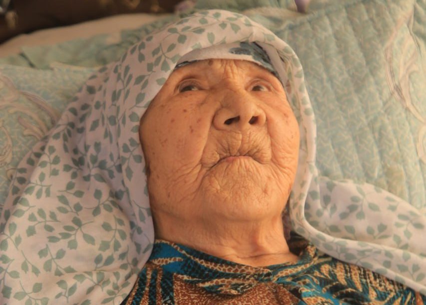 130 летняя Хувайдо Умарова стала самой пожилой гражданкой Узбекистана Впервые в истории Узбекистана юридически признан факт рождения 130 летнего человека В махалле Коракум Бувайдинского района Ферганской области проживает Хувайдо Умарова Тошматова Ранее её рождение официально зарегистрировано не было Подробнее anhor uz news umarova 130 anhoruz Новости события мнения Мобильное приложение IOS Android