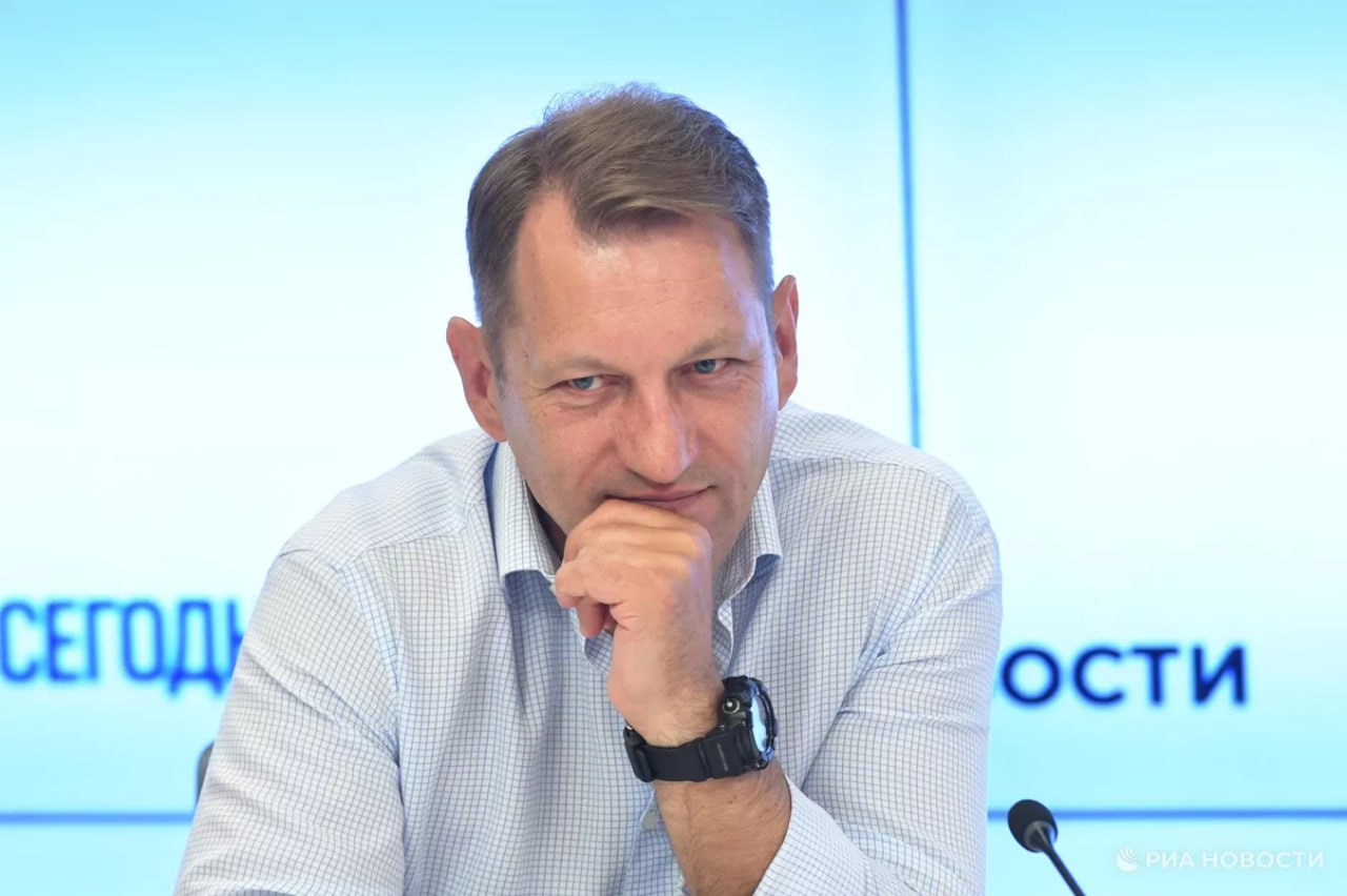 Президент России Владимир Путин наградил медалью ордена За заслуги перед Отечеством I степени замглавреда медиагруппы Россия сегодня главу дирекции Sputnik в ближнем зарубежье Андрея Благодыренко За заслуги в области средств массовой информации и многолетнюю добросовестную работу Спутник Ближнее зарубежье в MAX