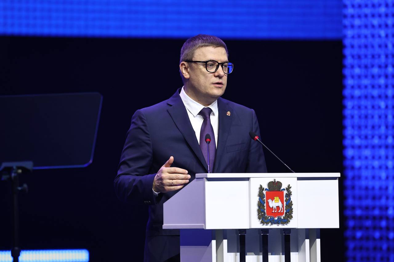 Челябинский эксперт выделил одну из содержательных линий послания губернатора  Алексей Текслер обратился к депутатам Заксобрания региона. В своей речи глава региона Алексей Текслер рассказал об итогах работы правительства за прошлый год, а также обозначил приоритетные цели и задачи, направленные на развития Южного Урала на следующие периоды.   Член Общественной палаты Челябинской области Константин Кашин отмечает, что часть тем, которые затронул глава региона, можно объединить в одну содержательную линию.  Так, Кашин подчёркивает логичность и последовательность освещения ситуаций в сфере поддержки участников специальной военной операции и их близких, здравоохранении и демографии.  «В совокупности, это позволяет провести единую линию, которую можно обозначить словом «оздоровление». Оздоровление элит, оздоровление общества и оздоровление будущего — главные приоритеты Челябинской области», — отмечает Кашин.