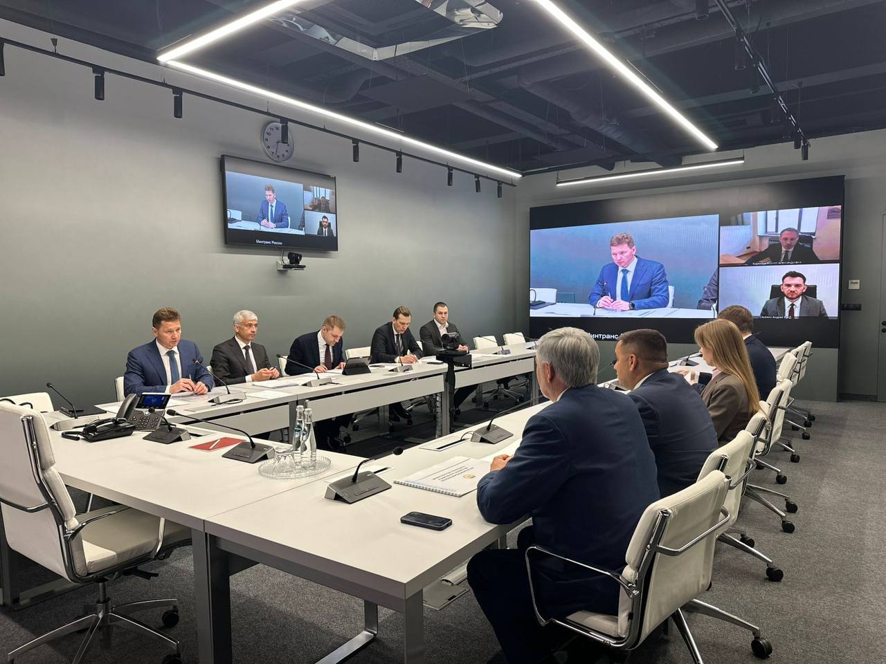 Совместно с депутатом, заместителем председателя Комитета по транспорту и развитию транспортной инфраструктуры ГосДумы Рафаэлем Марданшиным, и коллегами с министерства транспорта и дорожного хозяйства Республики Башкортостан провели ряд важных деловых встреч с коллегами из Министерства транспорта Российской Федерации и Росавтодора. Главная тема разговора - развитие дорожно-транспортного комплекса Башкортостана до 2030 года. Дорожная отрасль в нашей республике развивается активными темпами. В этом году мы поставили перед собой амбициозные задачи по улучшению транспортного сообщения в нашей республике. Для этого необходимо строить новые автомобильные и железные дороги, возводить мосты и путепроводы. В их числе: капитальный ремонт моста через реку Белую в створе улицы им. Города Галле в Уфе, строительство южного обхода Уфы с мостовым переходом через реку Белую в микрорайоне Кузнецовский Затон, мостовых сооружений в створе улиц Революционной и Интернациональной в Уфе, а также строительство вторых сплошных путей на участке «Дема – Иглино», железнодорожной ветки Сибай – Новорудная» и другое. Все проекты капиталоемкие, поэтому необходима поддержка на федеральном уровне. Во время встреч мы с коллегами детально обсудили возможные пути решения, которые позволят нам реализовать наши планы и сделать жизнь наших жителей намного комфортнее.