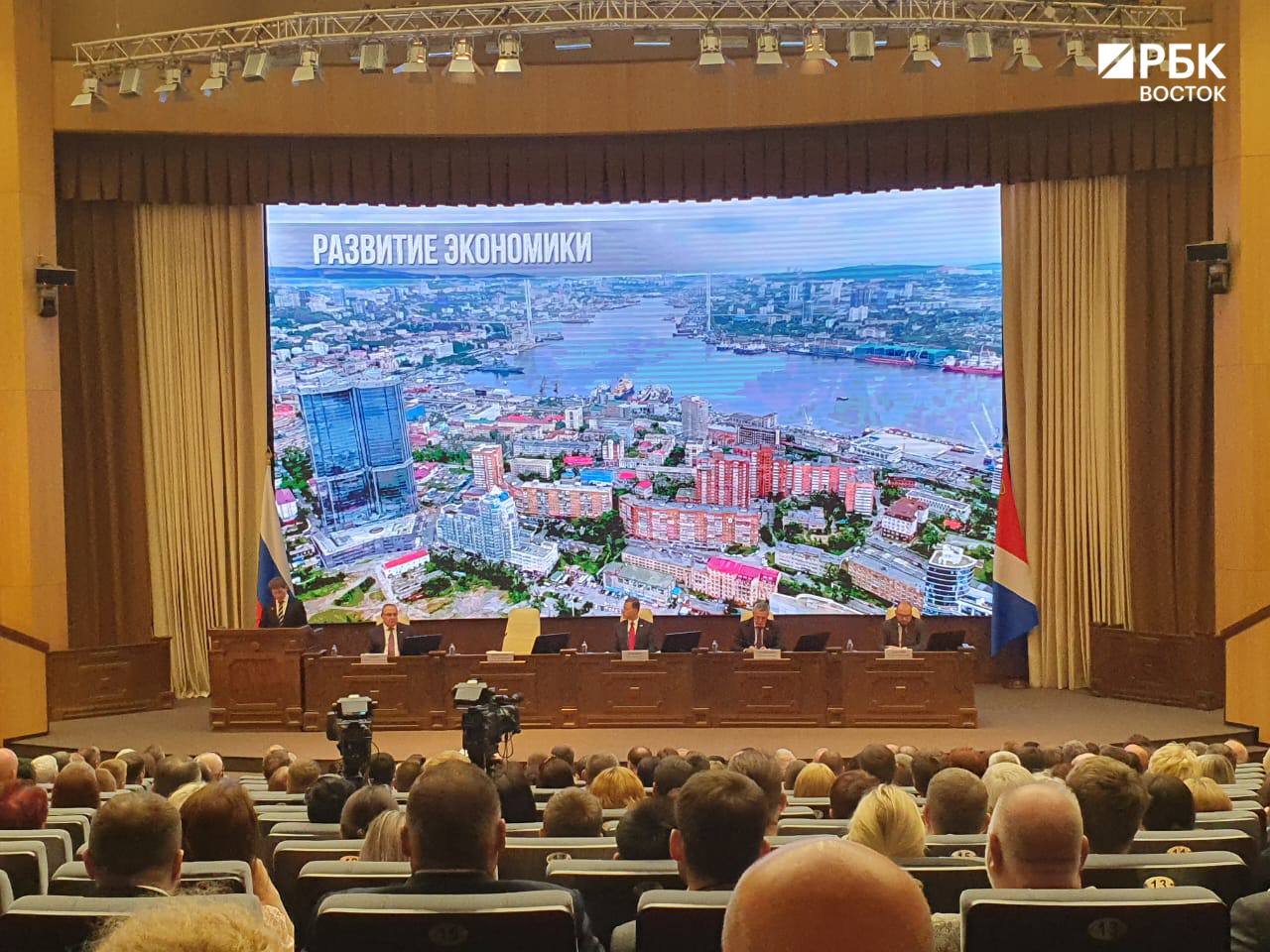 Еще шесть проектов КРТ запустят в 2026 году в Приморском крае Об этом во время отчета перед ЗС ПК сегодня рассказал глава региона Олег Кожемяко. Он отметил, что в этом году уже стартовал проект КРТ в микрорайоне Снеговая Падь. Его, напомним, реализует компания «Восточный луч».