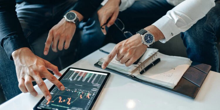 Сбер первым в России открыл частным инвесторам доступ к фондовому рынку Индии Для квалифицированных инвесторов запущен новый паевой фонд совместный продукт Сбера и УК Первая предоставляющий возможность инвестировать в ведущие индийские компании   oboz info sber pervym v rossii otkryl chastnym investoram dostup k fondovomu rynku indii