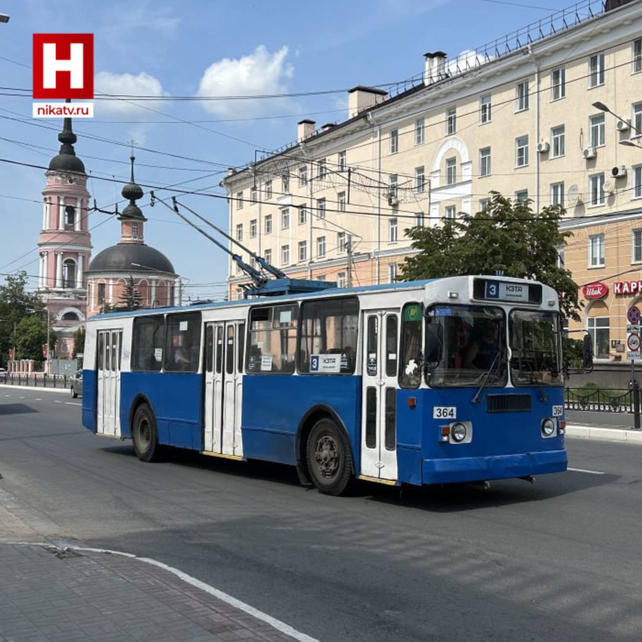 Калуга получит не менее 50 троллейбусов вместо 34 запланированных Был проведён аукцион по определению победителя на поставку транспорта Победитель определен по такой цене и качеству не получилось приобретать ни одному региону РФ Это позволит получить Калуге за ту же цену гораздо больше троллейбусов Вместо 34 запланированных мы получим не менее 50 рассказал руководитель УКТ Вадим Витьков на городской планерке В первой половине сентября в город приедут 3 троллейбуса в октябре ещё 10 а остальные до конца марта Вместе с новыми автобусами на улицы выйдут современные троллейбусы Они будут поэтапно заменять наших троллейбусных ветеранов В последний раз частичное обновление троллейбусного парка было в 2014 году отметил Вадим Витьков Прислать новость Заказать рекламу