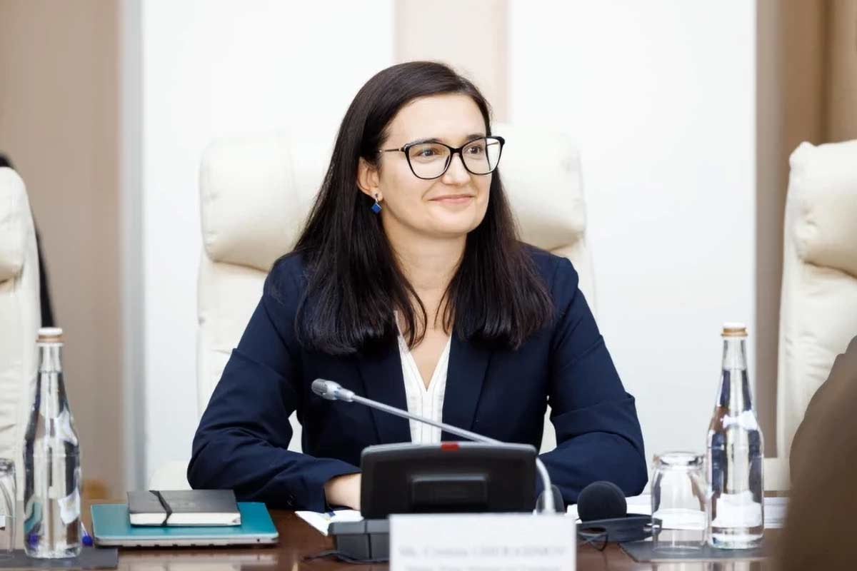 Молдова хочет открыть первый переговорный кластер с ЕС до сентября В интервью Reuters вице-премьер Молдовы Кристина Герасимов заявила, что Молдова стремится открыть первый переговорный кластер с ЕС до парламентских выборов в сентябре. «Для Молдовы время имеет решающее значение. 28 сентября у нас состоятся парламентские выборы, на которых, к сожалению, большую роль играет дезинформация, и большая часть этой дезинформации направлена против ЕС», – подчеркнула Герасимов.