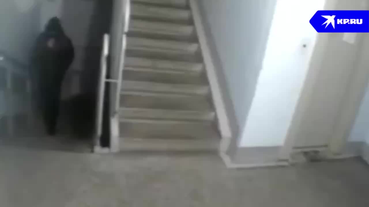 Подростки в Новосибирске вандалят в подъездах ОбьГЭС