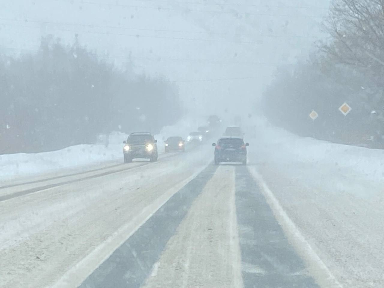 На трассе М 5 в Самарской области остановили движение грузовиков и автобусов из за непогоды В субботу 13 декабря на федеральной трассе М 5 Урал на участке с 861 го по 982 й километр ввели временное ограничение движения для тяжёлого транспорта oboz info na trasse m 5 v samarskoj oblasti ostanovili dvizhenie gruzovikov i avtobusov iz za nepogody