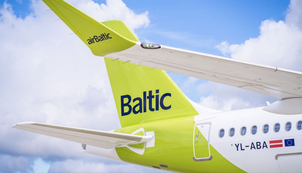 Летом Airbaltic отменит всего то 4600 рейсов Это потому, что компания, обслуживающая двигатели авиапарка airBaltic не в состоянии успеть все эти движки обслужить.  Это ж не Airbaltic  виноват, понимаете. Это вон они, неуспевающие   А так я не я, и жопа не моя    Обычно такие фуфайки прокатывали. А тут вдруг министр сообщения вызвал на "ковер" всех членов совета Airbaltic. И спросил Kas par huiņa???  А уже завтра из отпуска вернется похмельная и пoэтому злая премьер Силиня, и задаст тот же вопрос министру сообщения     В общем, нехуево год начался