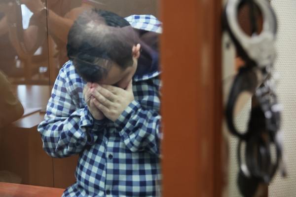 Четверо фигурантов дела о теракте в «Крокусе» просят суд о прекращении преследования Ко Второму Западному окружному военному суду обратился один из исполнителей Назримад Лутфуллои. Он настаивает на том, чтобы дело рассматривали присяжные заседатели, передаёт ТАСС. Суд приступил к предварительным слушаниям по делу 19 фигурантов. Заседание проходит в закрытом режиме. Прилегающая территория оцеплена правоохранителями. В судебном процессе со стороны признанных потерпевшими принимают участие 115 человек. Все фигуранты дела о нападении на концертный зал в Подмосковье внесены Росфинмониторингом в список террористов и экстремистов. Подпишись на «Говорит Москва»