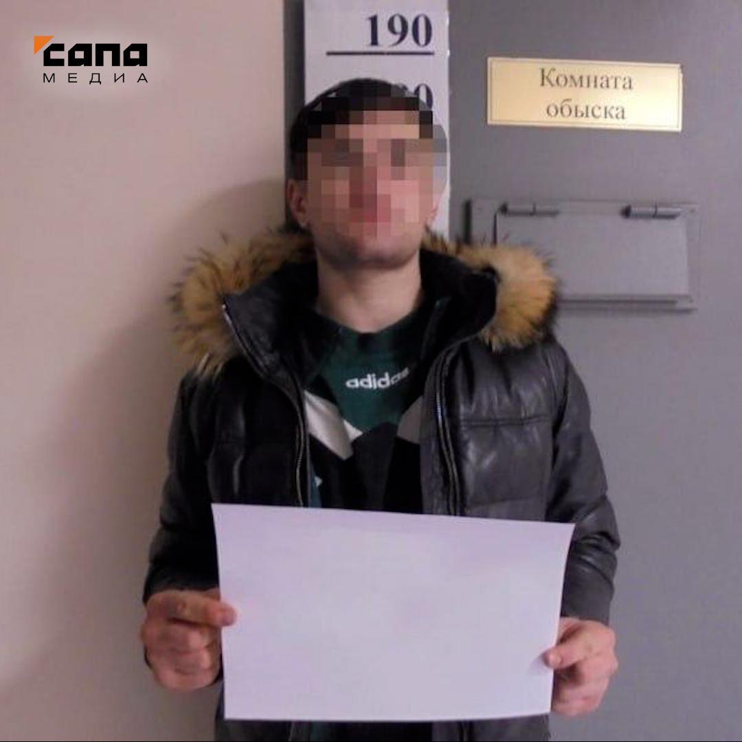 Работника морга заподозрили в краже 2 млн рублей с карты погибшего военного из Северной Осетии В полицию Пригородного района обратился отец погибшего военнослужащего В марте 2025 года семья получила извещение о гибели сына и тогда же с его банковской карты исчезла крупная сумма Во время расследования оперативники выяснили что в тот период работе курского морга помогал 25 летний житель Ленинградской области в том числе участвовал в установлении личностей погибших Предполагается что тогда мужчина и совершил кражу Подозреваемого задержали в Санкт Петербурге местные полицейские затем его доставили в Северную Осетию Возбуждено уголовное дело по статье о краже в особо крупном размере сообщили в МВД по республике Фигуранту грозит до десяти лет лишения свободы он заключен под стражу Сумму ущерба уже возместили семье военного Подписывайся на Сапа 15 Telegram МАХ