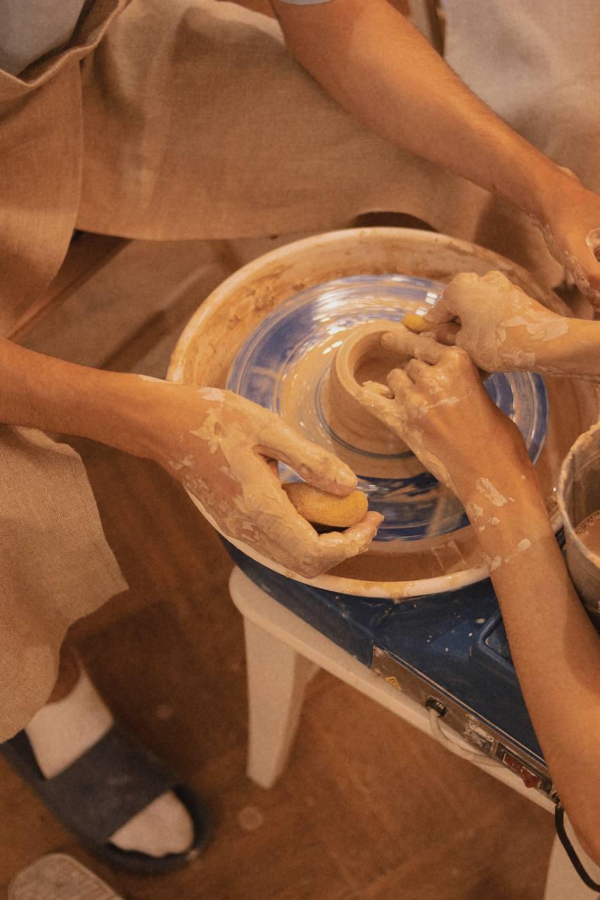 15 ноября в творческой студии Тепло на Сибгата Хакима 5а пройдет маркет Команда соберет мастеров производящих украшения керамику свечи декор аксессуары и товары для дома Также в программу войдут мастер классы по мозаике росписи кашпо и созданию свечей   inde io news tvorcheskaya studiya teplo provedet market