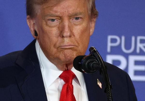 Дональд Трамп назначил соратника по избирательной кампании спецпосланником по Ираку Этот пост займёт Марк Савайю Об этом американский президент написал в социальной сети Truth Social Я рад объявить что Марк Савайя станет специальным посланником по Республике Ирак Глубокое понимание Марком отношений между Ираком и США и его связи в регионе помогут продвигать интересы американского народа говорится в посте По словам главы Белого дома Савайя являлся ключевым участником избирательной кампании в штате Мичиган который обеспечил республиканскому политику рекордное число голосов среди мусульманских избирателей Подпишись на Говорит Москва
