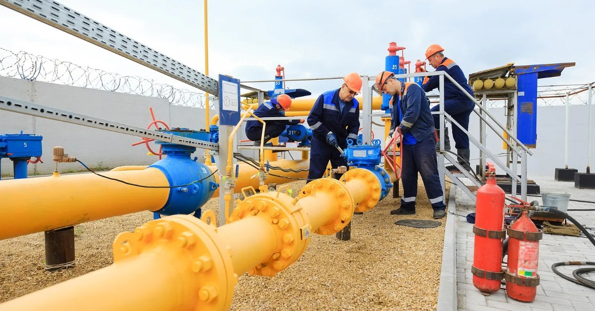 Литва продолжит транзит газа в Калининград Отказ от продления соглашения о транзите российского газа через Литву не рассматривается, заявил министр энергетики Жигимантас Вайчюнас. Соглашение истекает в конце года, но, по словам министра, тарифы будут скорректированы, а методология — обновлена с учётом европейских регламентов. «Это не только вопрос Литвы, но и общеевропейской методологии», — подчеркнул Вайчюнас.