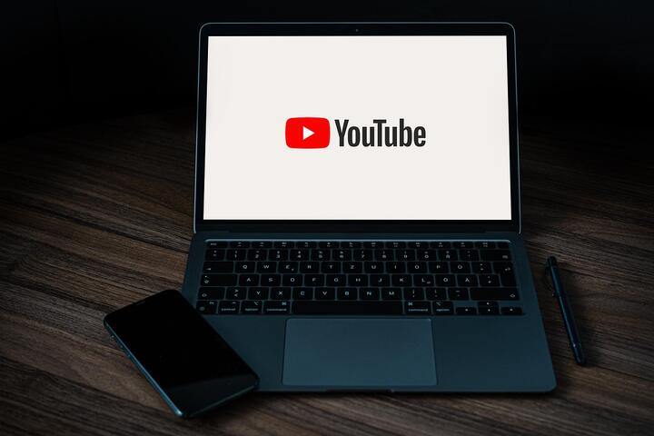 YouTube-каналы беларусских пропагандистов заблокировали для показа в Литве.  В бан попали 18 аккаунтов беларусских телерадиокомпаний, находящихся под санкциями ЕС. Теперь с литовского IP-адреса нельзя будет посмотреть видео в аккаунтах: информационного агентства АТН, «Беларусь 1», «Беларусь 2», «Беларусь 3», «Беларусь 5», «Беларусь 4. Брест», «Беларусь 4. Витебск», «Беларусь 4. Гомель», «Беларусь 4. Гродно», «Беларусь 4. Могилев», Factоr.bу, ZonaX, «Радиус-FM», «Радиус FM Дом», «Радио Столица», «Радио1» и «Радио Беларусь».