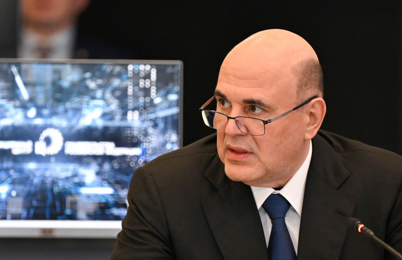 Кабмин подготовит план по удешевлению строительства жилья Меры будут разработаны до 2030 года в рамках актуализации Стратегии развития строительной отрасли и ЖКХ заявил премьер министр Михаил Мишустин по итогам профильной стратегической сессии Предполагается что инициативы будут направлены на сокращение административных барьеров оптимизацию проектных процедур и снижение издержек застройщиков Ожидается что это позволит сдержать рост цен на новостройки и повысить доступность жилья для граждан Подписаться на Говорит Москва Telegram VK MAX