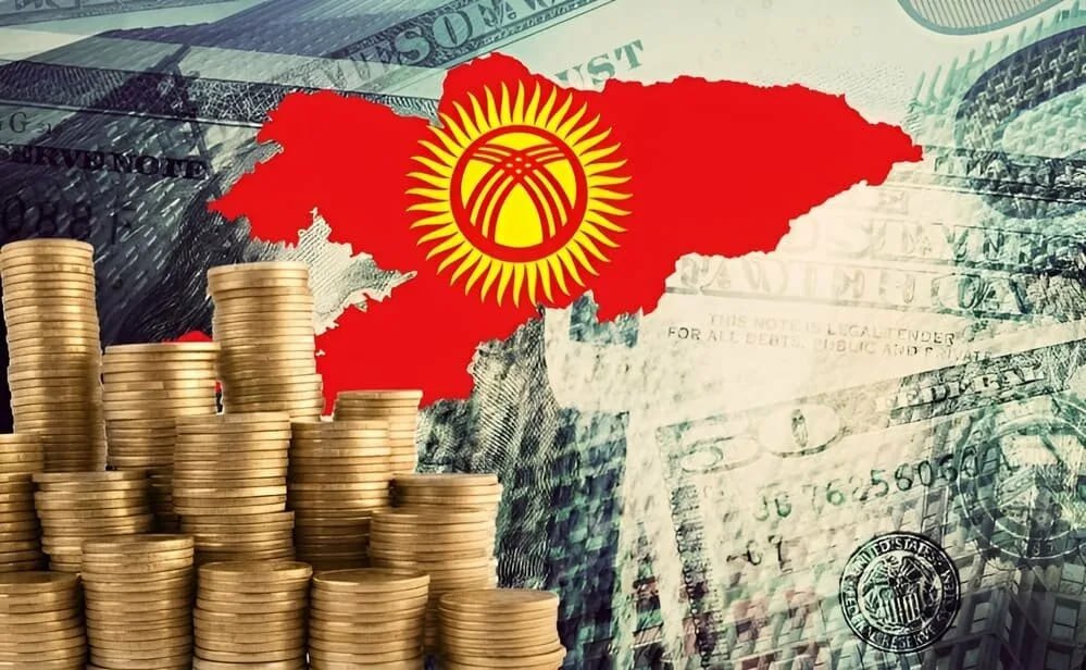 Экономика Кыргызстана выросла на 12.3% — инвестиций стало больше на 55% Сильный рывок показала экономика Кыргызстана: за январь – май 2025 года, рост составил 12.3% в годовом выражении. Такую динамику связывают прежде всего с инвестиционным бумом — вложения выросли сразу на 55.2% по сравнению с тем же периодом прошлого года. Больше всего прибавили промышленность +13.8% , торговля +10.8% и сельское хозяйство +3% . Это помогло не только ускорить рост, но и поддержать занятость и покупательскую способность населения. По прогнозу Евразийского банка развития, высокие темпы сохранятся и дальше — благодаря госпрограммам и устойчивому внутреннему спросу.