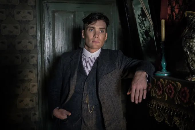 Острые козырьки получат новый сериал Netflix и BBC дали добро на два сезона в каждом из которых будет по шесть эпизодов Над шоу будет трудиться Стивен Найт а исполнительным продюсером станет Киллиан Мерфи   Мегахарош RHS News Подписаться