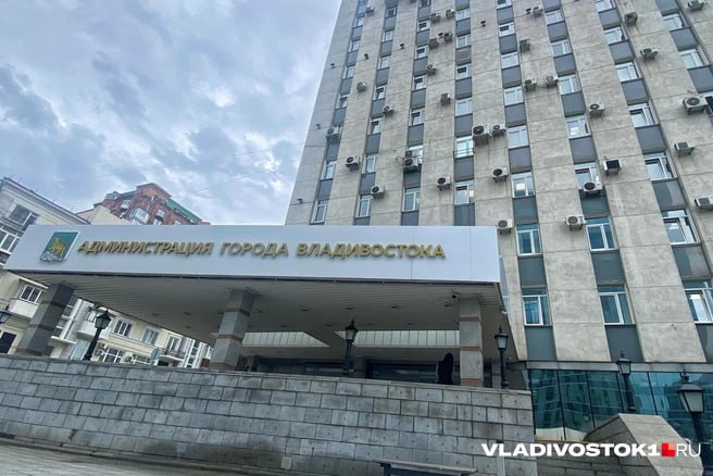 Мэрия Владивостока ищет подрядчика для реконструкции перекрёстка улиц Щетининой, Выселковой, Бородинской и Днепровской. Работы рассчитаны до конца 2026 года. Проект включает расширение полос, изменение геометрии проезда, обустройство тротуаров, наземных переходов, освещения и ливнёвки. Стоимость контракта — около 348 млн рублей. Это уже вторая попытка найти исполнителя. Подписаться