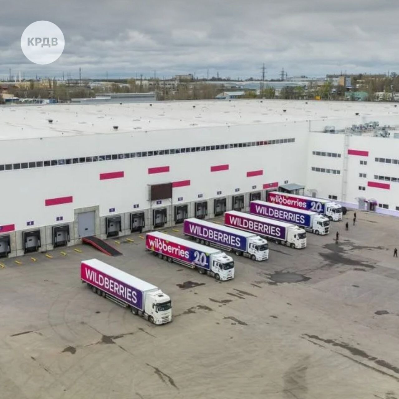 РВБ построит на Сахалине логистический центр площадью более 30 тыс кв м Компания РВБ Объединённая компания Wildberries Russ в статусе резидента территории опережающего развития ТОР Сахалин построит логистический центр в Анивском районе Сахалинской области Площадь будущего комплекса составит более 30 тыс кв м В начале 2026 года компания начнет строительно монтажные работы Проект реализуется при поддержке правительства Сахалинской области в рамках соглашения с Корпорацией развития Дальнего Востока и Арктики КРДВ Мария Гришинкова директор КРДВ Сахалин и Курилы Статус резидента ТОР позволит реализовать проект с применением налоговых льгот и административных преференций Логистический комплекс на Сахалине не только сократит время доставки необходимых товаров для жителей но и даст возможность местным производителям поставлять собственную продукцию по всей стране   Подробнее читайте на сайте КРДВ тор поддержкабизнеса
