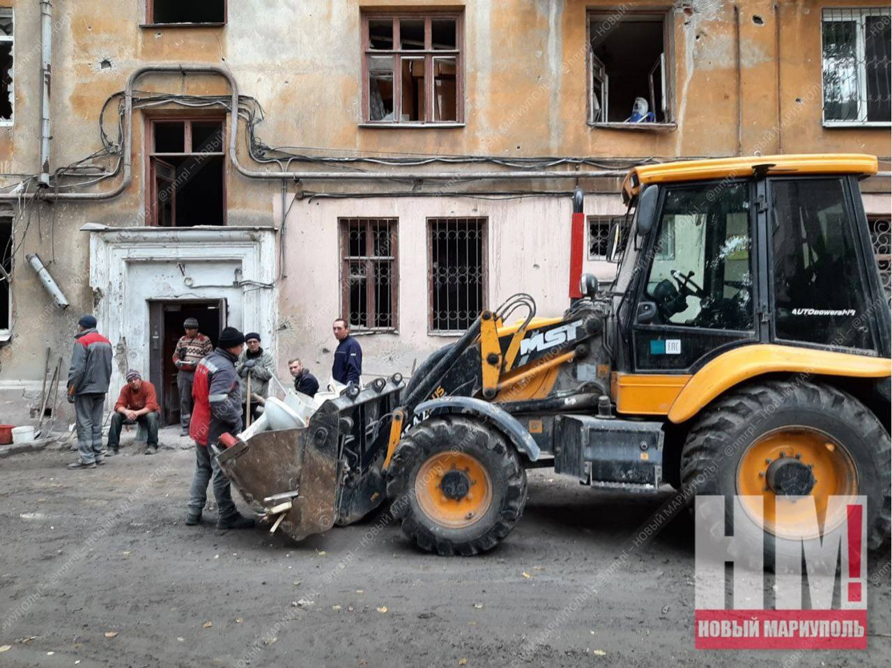 В Новосибирске за аферу на 184 млн рублей арестован глава застройщика из Мариуполя ООО «ВНР» Алексей Мананкин. Ему выдвинули обвинение в связи с преднамеренным неисполнением договорных обязательств по выполнению ремонтно-восстановительных работ на объектах, расположенных в Донецкой и Луганской народных республиках  Общая сумма хищения составила почти 185 млн рублей. Мананкину вменяют в вину два эпизода мошенничества в особо крупном размере  ч. 4 ст.159 УК РФ .