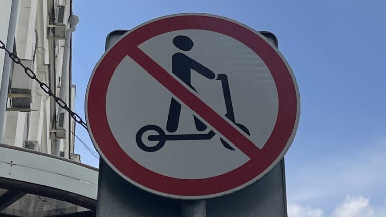 Большинство брянцев выступили за запрет электросамокатов на тротуарах   guberniya tv obshhestvo 319518 Такие данные получены по итогам опроса ƃℾ подписаться прислать новость