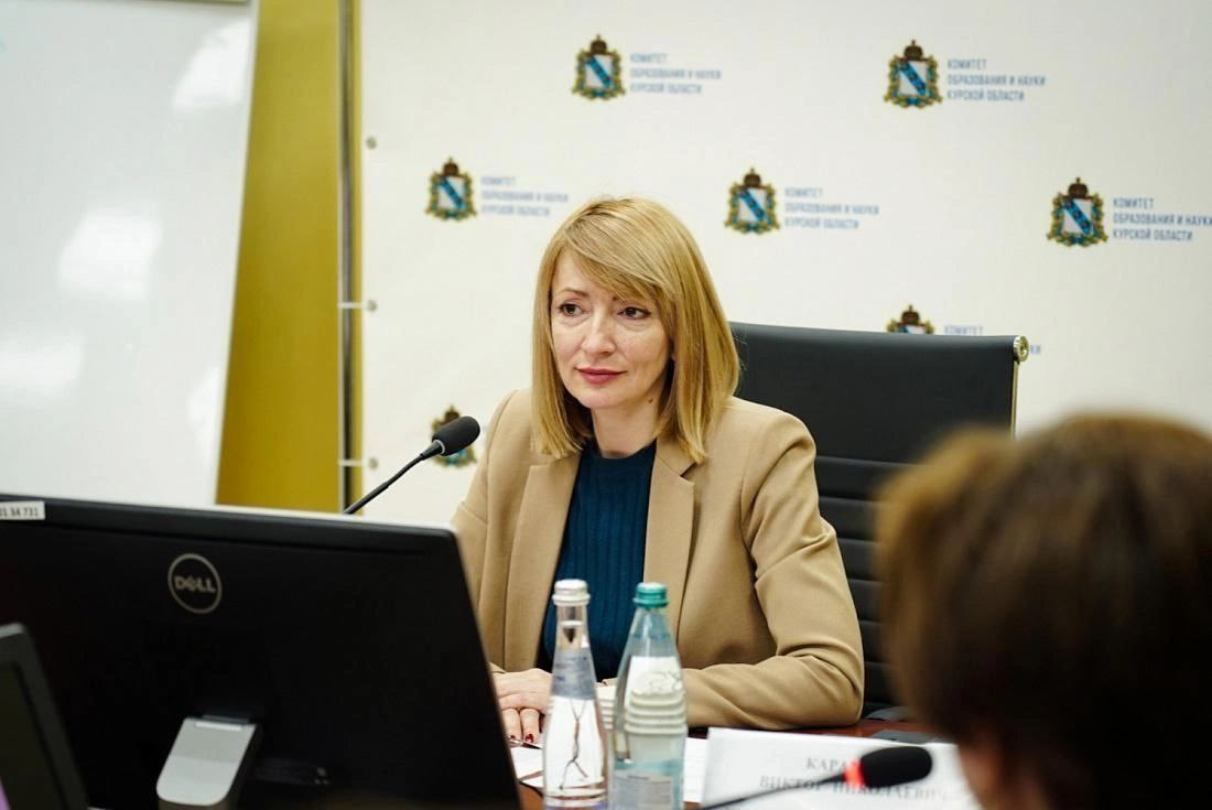 Наталия Бастрикова назначена на пост министра образования Кировской области Ранее чиновница руководила министерством образования Курской области. Ольга Рысева, ранее занимавшая пост министра образования Кировской области, отныне будет заместителем главы этого ведомства. В ходе совещания экс-министру вручили почетную грамоту.