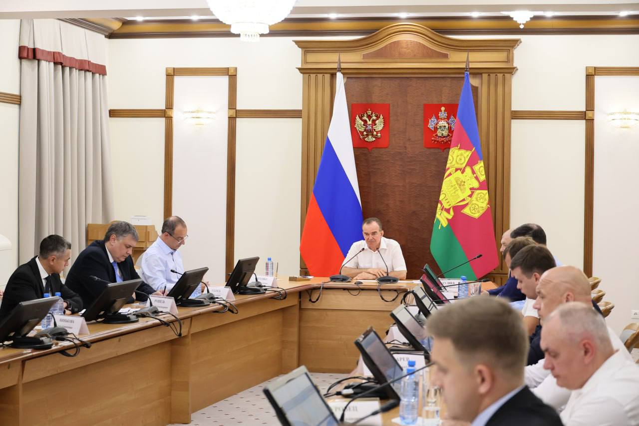 Почти 37 млрд рублей уже потратили на нацпроекты в Краснодарском крае Всего их финансирование составляет 60 млрд рублей Так с начала года по нацпроектам Продолжительная и активная жизнь открыли 4 ФАПа В пять поликлиник поставили 60 единиц оборудования для реабилитации Инфраструктура для жизни капитально отремонтировали 72 км дорог реконструировали 4 моста Завершили капремонт 14 тепловых сетей и 3 объектов водоснабжения Статус реализации нацпроектов в крае обсудили на совещании которое провел Вениамин Кондратьев Кубань 24