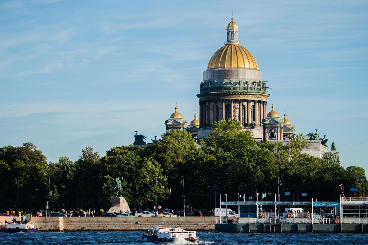Петербург возглавил рейтинг самых популярных городов для отдыха в августе На Северную столицу пришлось 15,4% отельных бронирований, запланированных на последний летний месяц. В тройку лидеров городов для отдыха также вошли Москва и Адлер. Интерес к столице и южному курорту за год снизился на 10% и 20% соответственно. Такие данные приводит сервис OneTwoTrip. ИЗВЕСТИЯ/Телеканал «78» Подписаться Прислать новость