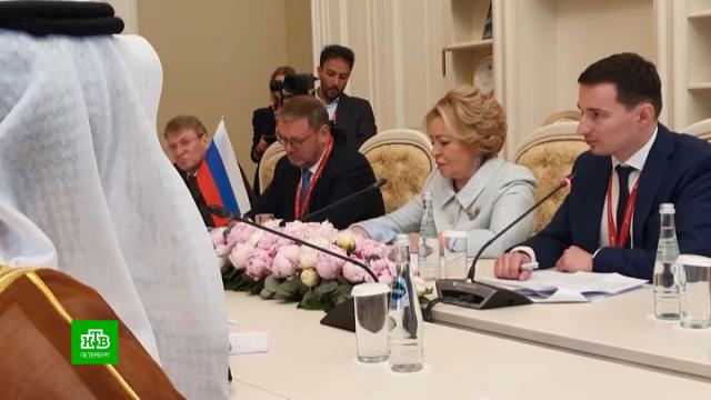 Валентина Матвиенко на экологическом конгрессе в Таврическом дворце встретилась со своим коллегой из Объединенных Арабских Эмиратов. Говорили о сотрудничестве в области торговли и туризма. -Петербург Буст канала