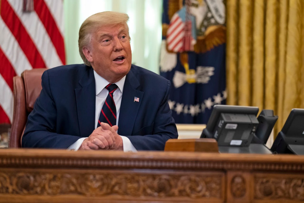 Трамп заслушает в четверг закрытый доклад американской разведки на фоне обострения отношений между Соединенными Штатами и Ираном следует из распространенного Белым домом расписания Доклад стоит в графике американского лидера на 11 00 по местному времени 19 00 мск