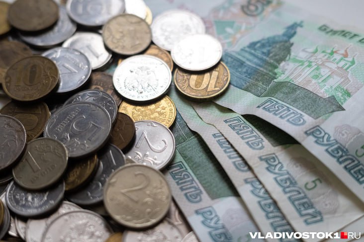 В Омске мать погибшего на СВО военнослужащего только через суд добилась получения единовременной выплаты в миллион рублей Причина отказа оказалась банальной у мужчины не было постоянной регистрации на территории Омской области На стороне семьи погибшего выступила прокуратура которая направила в суд иск с требованием от учреждения Многофункциональный центр предоставления государственных и муниципальных услуг выплатить матери омича миллион рублей Суд удовлетворил иск и в настоящее время родные омича получили причитающуюся им по закону выплату