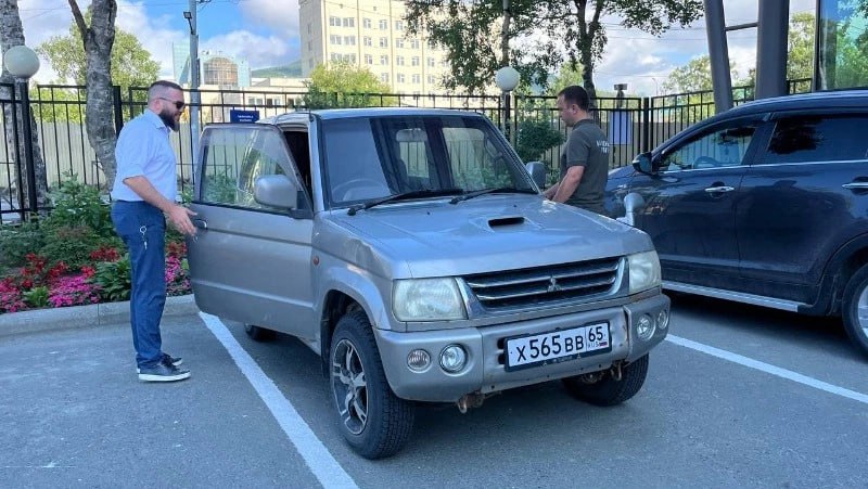 Сахалинский канадец передал свой внедорожник для нужд бойцов СВО Стивен Хамби, проживший на острове 17 лет, передал на СВО свой личный внедорожник Mitsubishi Pajero Mini, который верой и правдой служил ему во всех путешествиях по островному региону. Подробнее читайте здесь. ——— : Прислать нам новость: