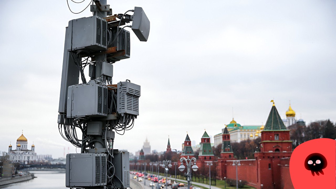Запуск 5G-сетей в Москве обойдется бюджету в ~100 миллиардов рублей. На форуме ЦИПР-2025 операторы «большой четвёрки» поделились своим видением развития 5G в России и в среднем на полноценное развёртывание сети только в столице, по их мнению, понадобится порядка 100 млрд. Главная проблема перехода на 5G заключается в неоптимальном спектре частот, доступных операторам — речь идет о диапазоне 4,8–4,99 ГГц, который потребует в полтора раза больше базовых станций, чем оптимальные 3,4–3,8 ГГц, занятые силовыми структурами. По примерным оценкам, подобные расходы будут окупаться от 20 до 30 лет, вследствие чего предлагается повышение цен на тарифы вплоть до 4 раз.
