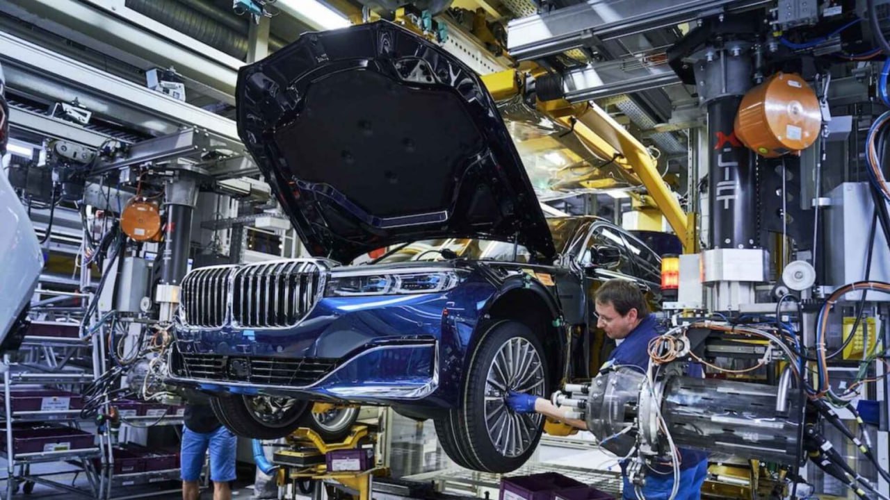 BMW Mercedes и Volkswagen могут не дожить до 2030 года пишут европейские СМИ Глава Института мировой экономики в Киле Мориц Шуларик заявил что немецкая тройка обречена при текущей ситуации на рынке jkinvest news jkinvest