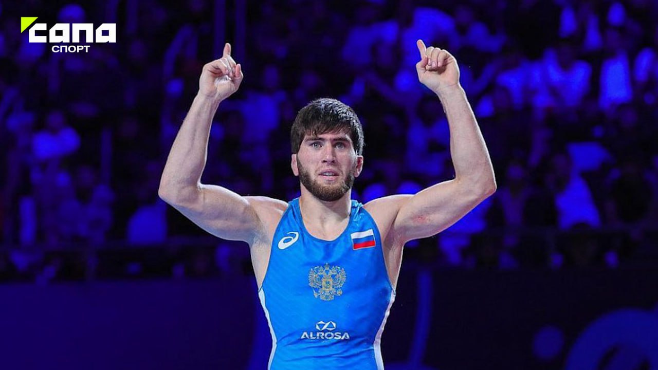 Заур Угуев вышел в финал чемпионата мира по борьбе в Загребе В полуфинале весовой категории до 61 кг олимпийский чемпион из Дагестана победил американца Джаксена Форреста Завтра Заур продолжит сражаться за третье золото мирового первенства в карьере и первое для российской команды на турнире в Хорватии Помешать ему попробует Кум Хек Ким КНДР или Ахмад Мохаммад Иран Подписывайтесь на Сапа Спорт