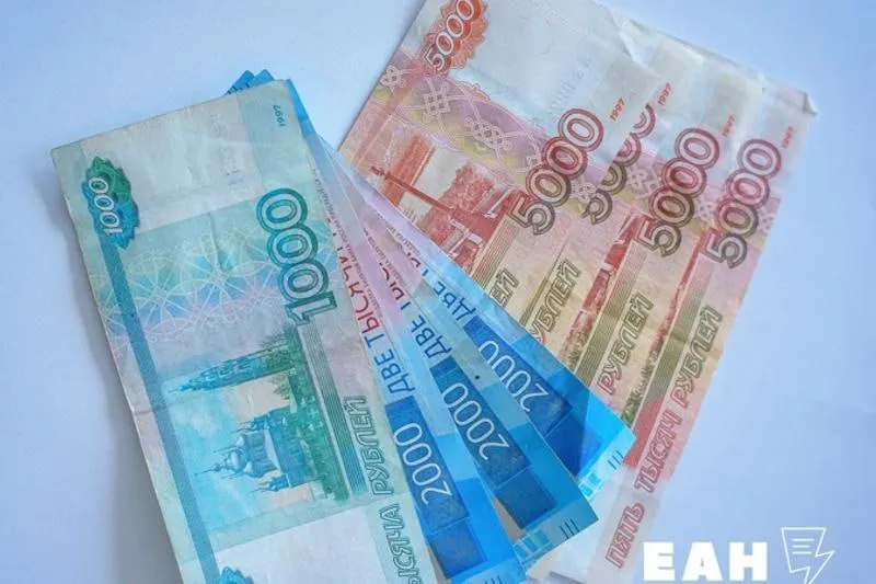 ЕАН Челябинск from ЕАН Государство может взять на себя выплаты за отцов бегунков Лидер Справедливой России Сергей Миронов предложил создать в стране специальный алиментный фонд Суть инициативы в том что государство будет сразу выплачивать деньги одиноким родителям чаще матерям а уже потом самостоятельно разыскивать должников и взыскивать с них суммы с процентами По мнению депутата это избавит семьи от необходимости годами бегать по инстанциям в поисках неплательщиков ЕАН в MAX ЕАН в VK