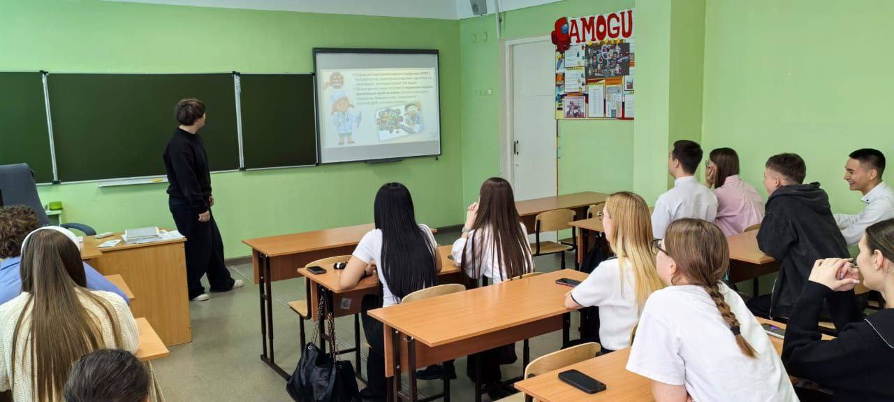 Углегорские школьники выходят на региональный уровень Сразу 35 учащихся 9 11 классов представят Углегорский район на региональном этапе Всероссийской олимпиады школьников В число сильнейших вошли ребята из школ 1 и 5 г Углегорска а также школы Шахтерска Некоторые участники будут бороться за победу сразу по нескольким предметам Биология и химия русский язык и математика литература и география технология английский язык физкультура и основы безопасности и защиты Родины именно в этих дисциплинах ребята покажут свои знания Региональный этап пройдёт с 12 января по 28 февраля 2026 года Пожелаем ребятам успехов Весь район болеет за вас