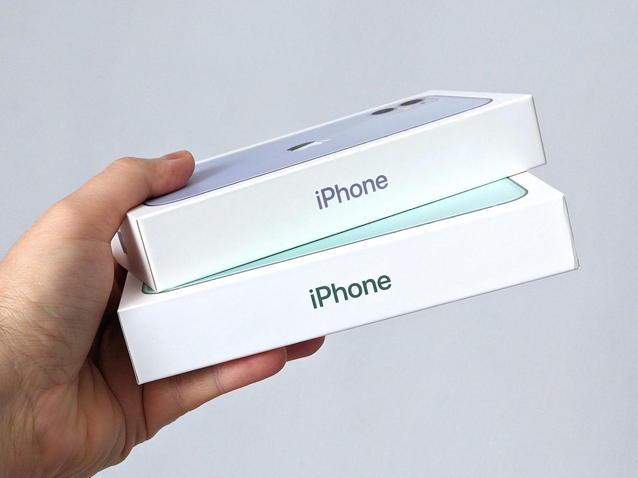 Продавцы электроники попросили Верховный суд пресечь покупательский беспредел М Видео Restore МегаФон и МТС направили письмо председателю ВС РФ Игорю Краснову В нем они просят разъяснить практику применения закона о защите прав потребителей поскольку в нескольких регионах России организованные группы наносят бизнесу многомиллиардный ущерб Проблема так называемого потребительского экстремизма сохраняется уже несколько лет Текущее правоприменение дает лазейки для мошенников пресс служба МТС Источник опрошенный изданием оценивает ежегодный ущерб от мошеннических схем с бытовой техникой и электроникой в несколько миллиардов рублей причем порядка 80 исков приходится на Поволжье Также много случаев в Самарской Саратовской областях Башкирии и Татарстане Причиной юристы считают отсутствие единообразия судебной практики и большой зазор судебного усмотрения iguides