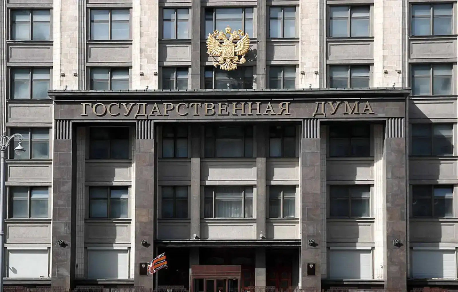 Замруководителя фракции «Новые люди» Сардана Авксентьева направила в Министерство здравоохранения запрос с инициативой ввести обязательное оформление добровольного медицинского страхования ДМС для всех иностранных граждан, прибывающих в Россию.