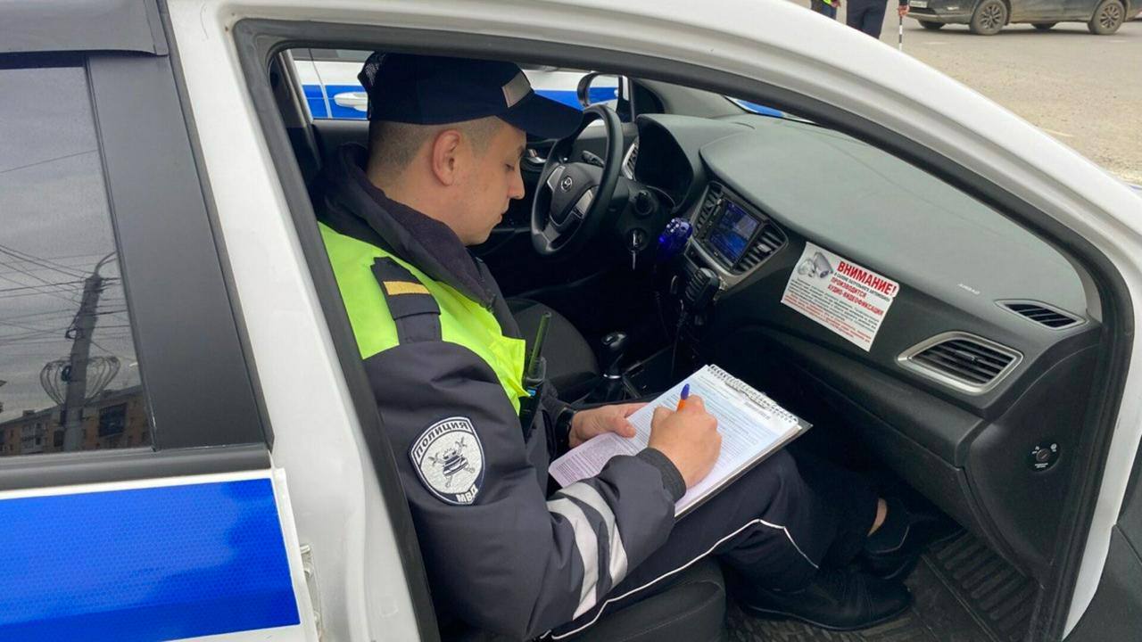 В Алтайском крае сократилось число пьяных аварий По итогам первых трех месяцев 2025 года сотрудники региональной Госавтоинспекции выявили 2370 нетрезвых водителей. В ведомстве отмечают, что это меньше, чем за аналогичный период прошлого года 2517 , но цифра по-прежнему внушительная. Каждый день на дороги региона выезжает десятки пьяных. Аварий с участием таких лихачей тоже стало чуть меньше: 24 за три месяца против 25 год назад. В этих ДТП погибли два человека, 32 получили травмы. По сравнению с прошлым годом это тоже снижение – в 2024-м было пять погибших и 48 раненых. Амик
