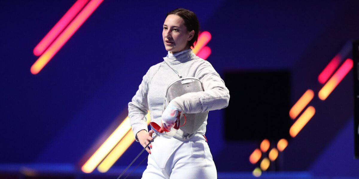 Яна Егорян стала победительницей чемпионата России по фехтованию в соревновании саблисток В понедельник в финале турнира, который проходит в Уфе, Егорян победила Алину Ключникову со счетом 15:14. Третье место разделили Софья Великая и Вероника Булукова. В соревновании у мужчин победу одержал двукратный чемпион мира и двукратный чемпион Европы Камиль Ибрагимов. В финале он победил Александра Трушакова – 15:12. Бронзовые медали получили Павел Граудынь и Анатолий Костенко. Во вторник, 22 апреля, на чемпионате России будут разыграны медали среди саблистов в командном первенстве. Турнир продлится до 28 апреля. Дмитрий Челяпин/Матч ТВ