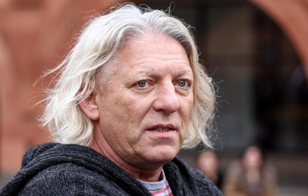 Скончался режиссер сценарист продюсер и ведущий Александр Олейников на 61 м году жизни Об этом сообщили ТАСС в окружении артиста Причиной смерти режиссера стал оторвавшийся тромб Сын режиссера уточнил что это произошло сегодня ночью ruoxuaz скончалсяАлександОлейников   Новости Азербайджана Написать нам