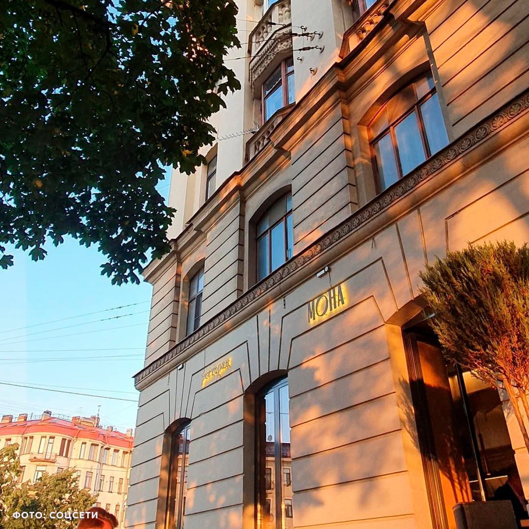 В ресторане Мона произошли массовые отравления людей Угроза выкидыша случилась у девушки после ужина в итальянском ресторане Мона в Петербурге К счастью сейчас состояние удалось стабилизировать Также другие посетители пожаловались что после посещения ресторана испытали сильную боль в животе тошноту и диарею с температурой Часть заболевших по их словам оказалась в инфекционной больнице с сальмонеллёзом Роспотребнадзор проверил заведение и закрыл его на 20 дней Выявлены нарушения условий хранения и санитарных норм Подписаться ТГ MAX