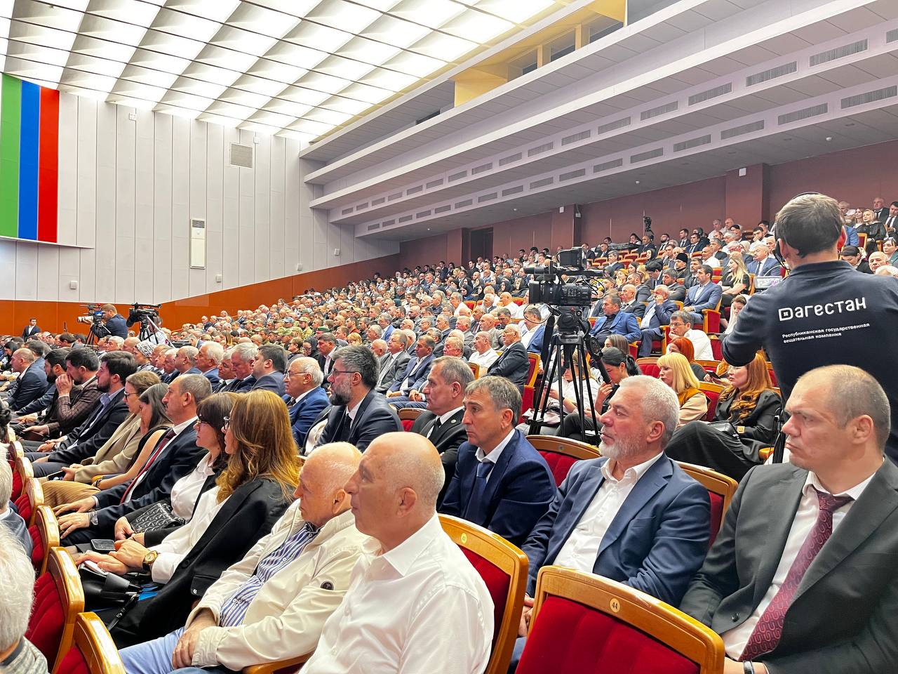 Меликов попросил не мешать Дагестану завершить строительство полигонов для хранения мусора сортировочных комплексов. Он напомнил, что в 2021 году в Совете Федерации лично защищал эти проекты и просил выделить средства из федерального бюджета. С тех пор подорожали строительные материалы, поэтому строительство объектов затянулось, тем не менее они будут завершены до конца 2026 года. Сейчас в Дагестане нет сертифицированных полигонов для хранения мусора, именно поэтому так необходимы республике строящиеся объекты. Фото: Mirmol.ru